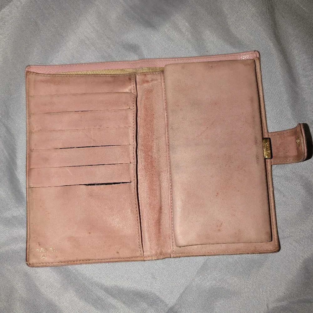 Chanel Rare Pink Caviar Bifold Wallet - Picture 3 of 6